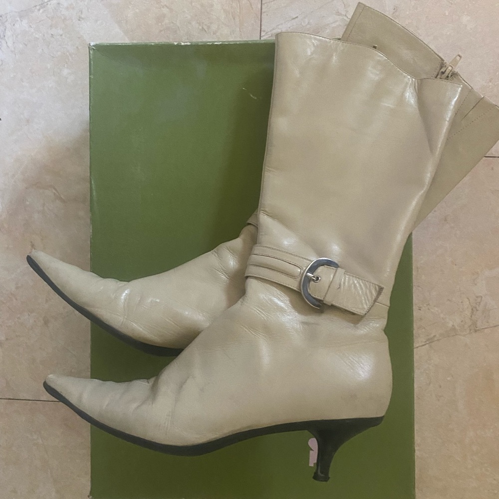 Small heeled boots